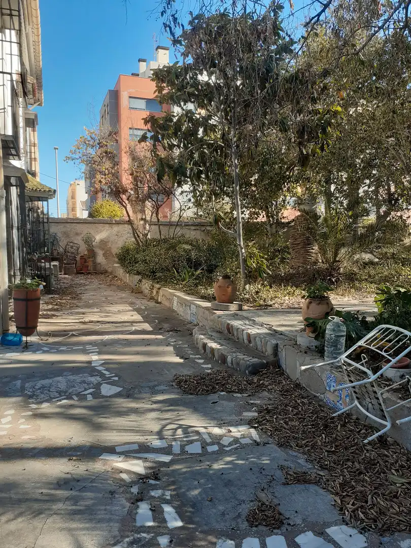 Vista exterior de Casa o xalet en venda en Almazora / Almassora amb Jardí privat, Terrassa i Moblat