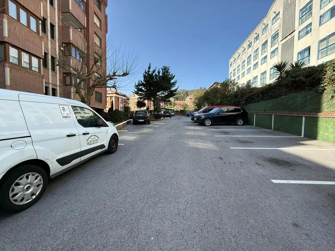 Aparcament de Pis en venda en Castro-Urdiales amb Calefacció, Parquet i Terrassa