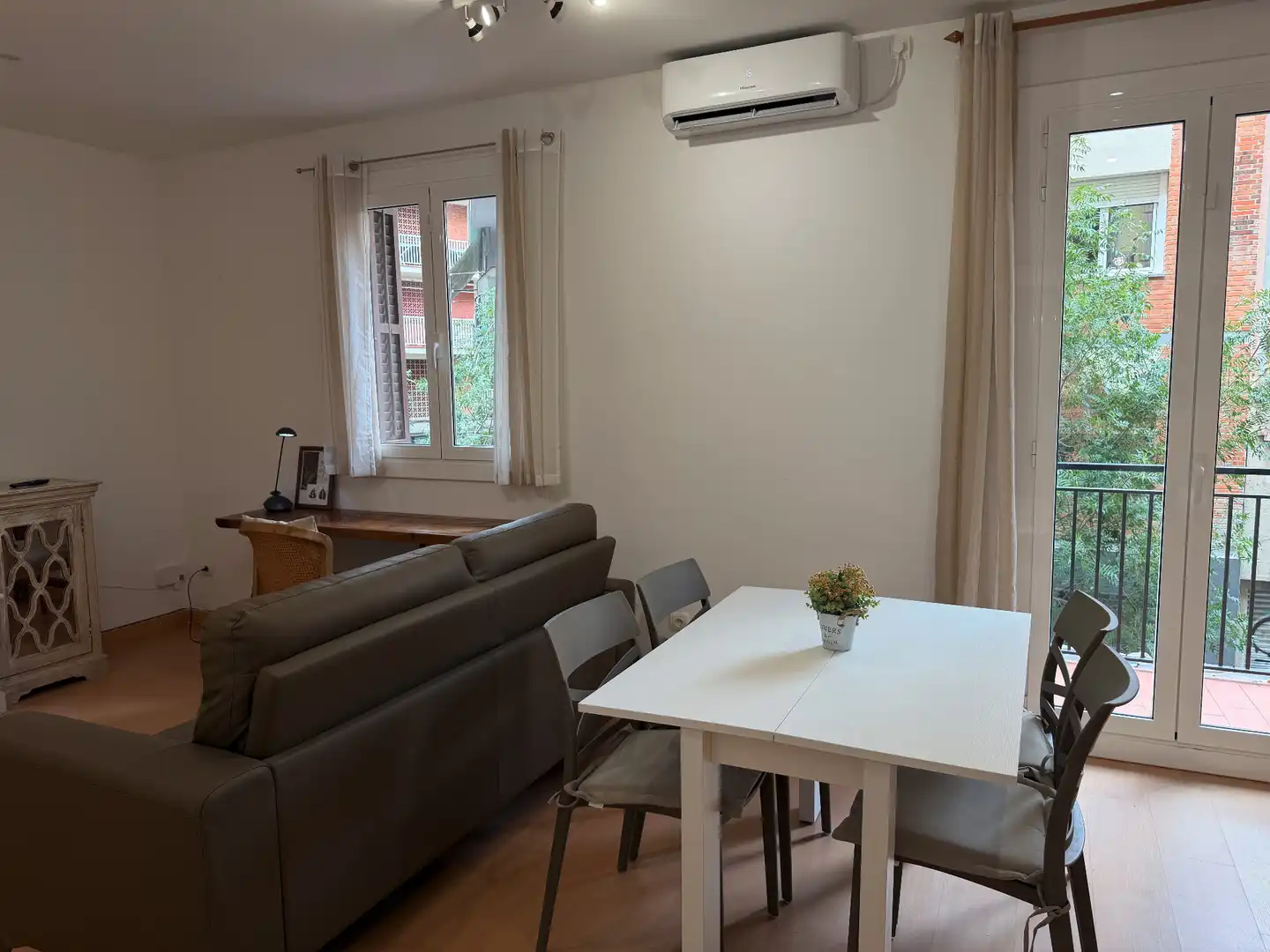 Sala de estar de Piso de alquiler en Barcelona con Aire acondicionado, Parquet y Amueblado