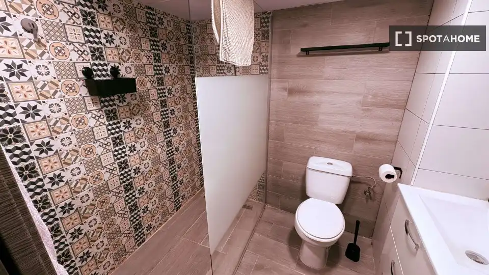 Baño de Piso de alquiler en Sant Joan d'Alacant con Aire acondicionado, Calefacción y Amueblado