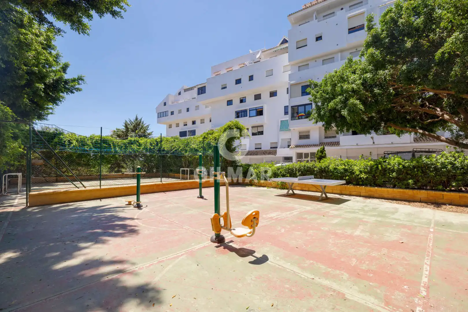 Vista exterior de Dúplex en venda en Estepona amb Calefacció, Traster i Piscina