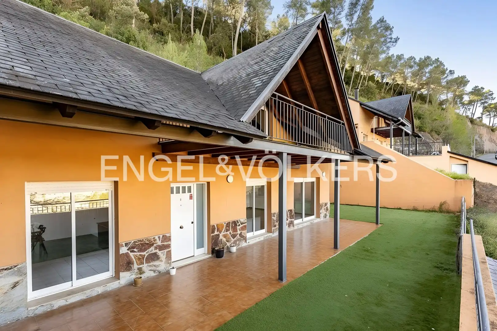Vista exterior de Casa o chalet en venta en Vallirana con Calefacción, Jardín privado y Parquet