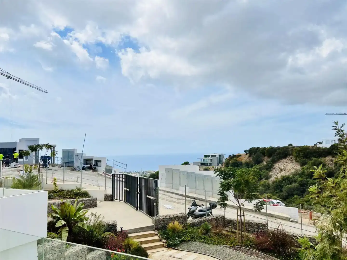Vista exterior de Pis en venda en Marbella amb Aire condicionat i Piscina
