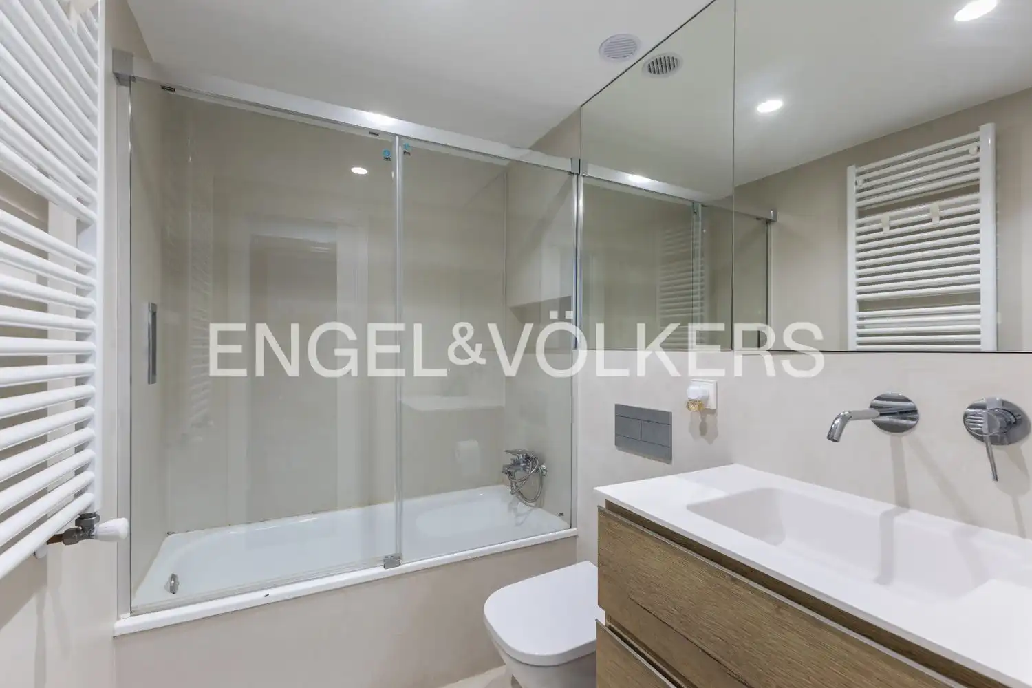 Baño de Piso en venta en Valencia con Aire acondicionado, Calefacción y Parquet