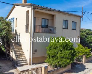 Exterior view of House or chalet for sale in Verges  with Private garden, Terrace and Storage room