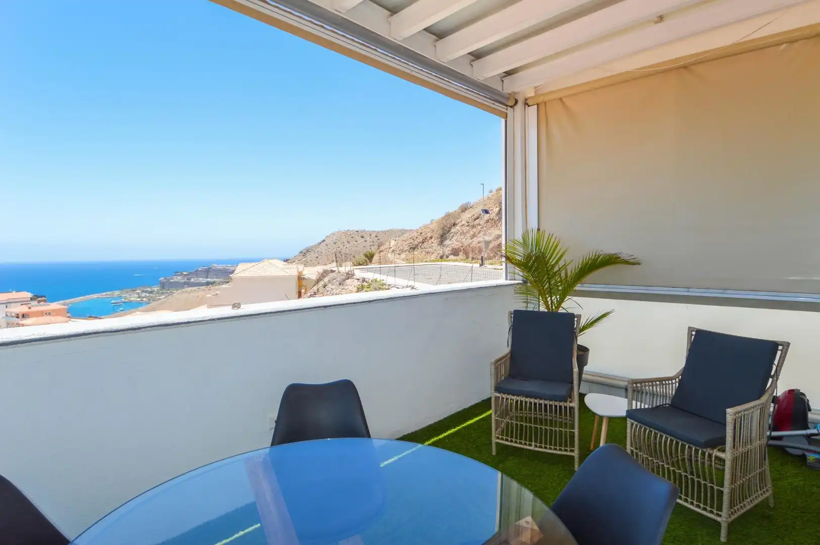 Terrasse von Dachboden zum Verkauf in Mogán mit Klimaanlage, Terrasse und Balkon
