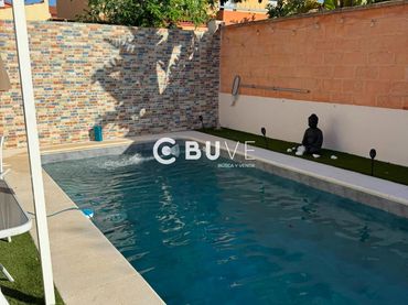 Detached house with pool for sale in Loreto