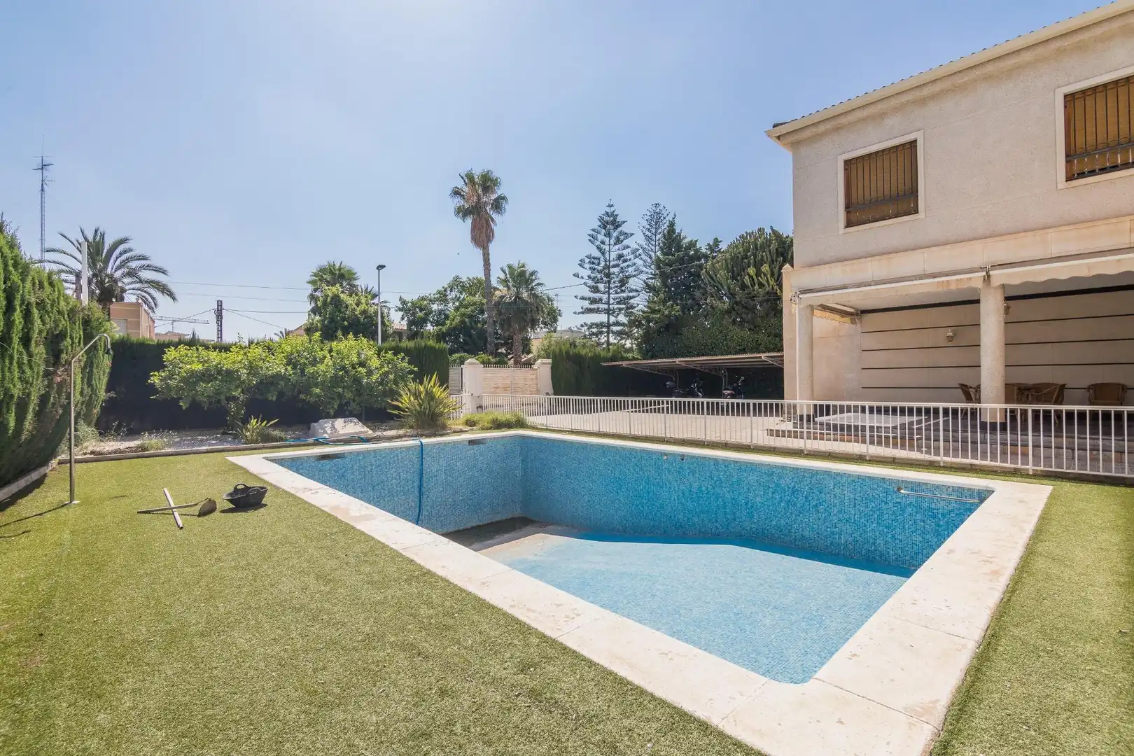 Piscina de Casa o xalet en venda en Elche / Elx amb Jardí privat, Terrassa i Piscina