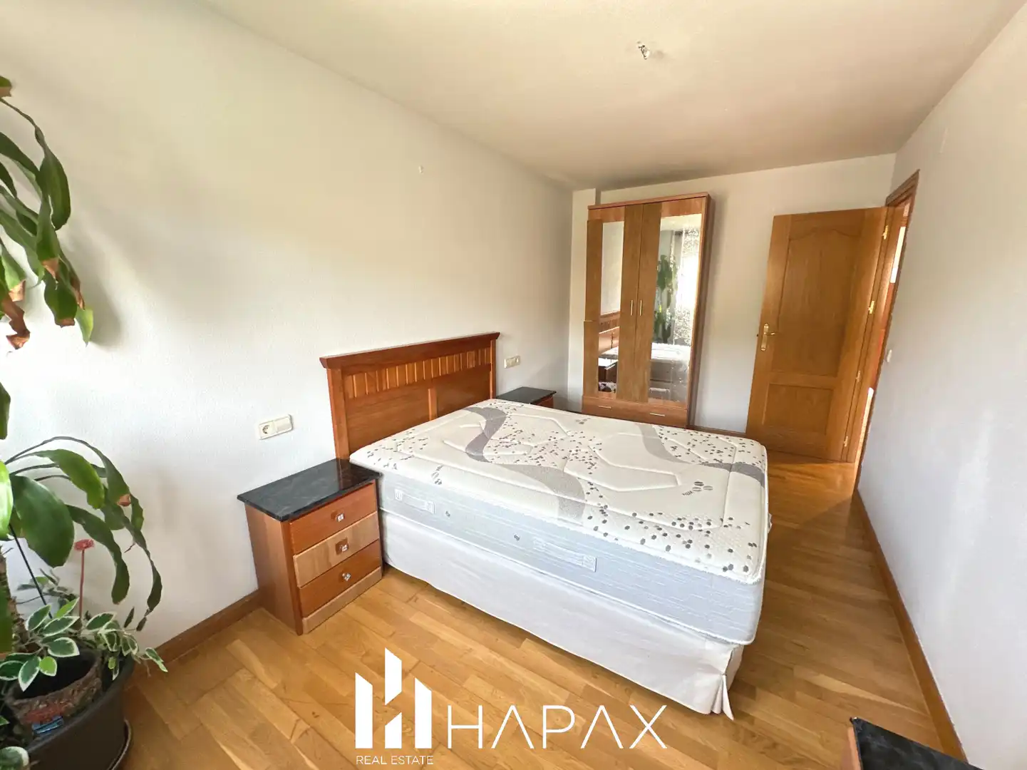 Schlafzimmer von Wohnung zum Verkauf in Salamanca mit Heizung, Privatgarten und Möbliert