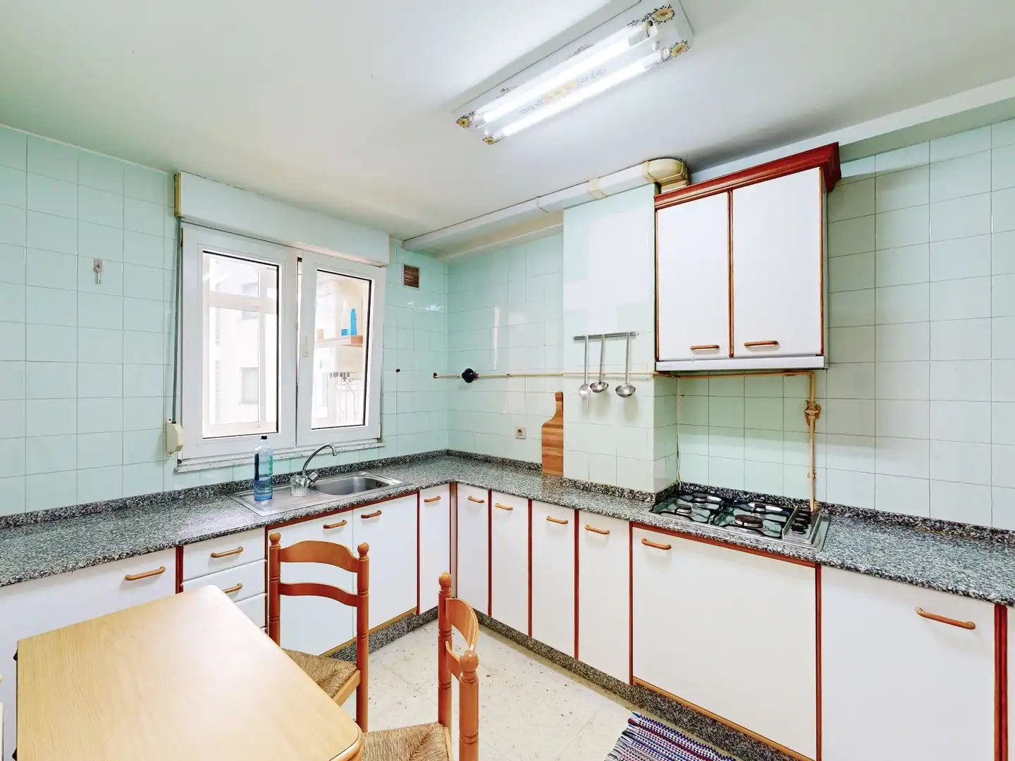 Cocina de Piso en venta en Foz con Calefacción, Trastero y Amueblado