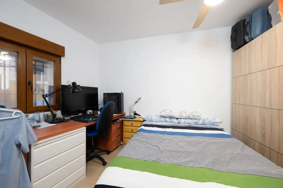 Schlafzimmer von Einfamilien-Reihenhaus zum Verkauf in Mutxamel mit Klimaanlage, Heizung und Terrasse