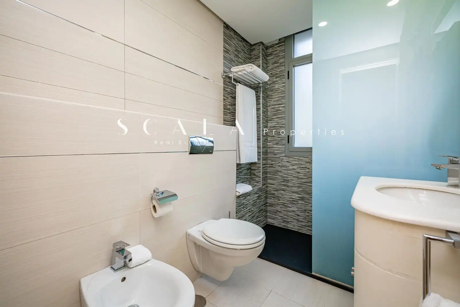 Badezimmer von Maisonette zur Miete in Madrid mit Klimaanlage, Heizung und Terrasse