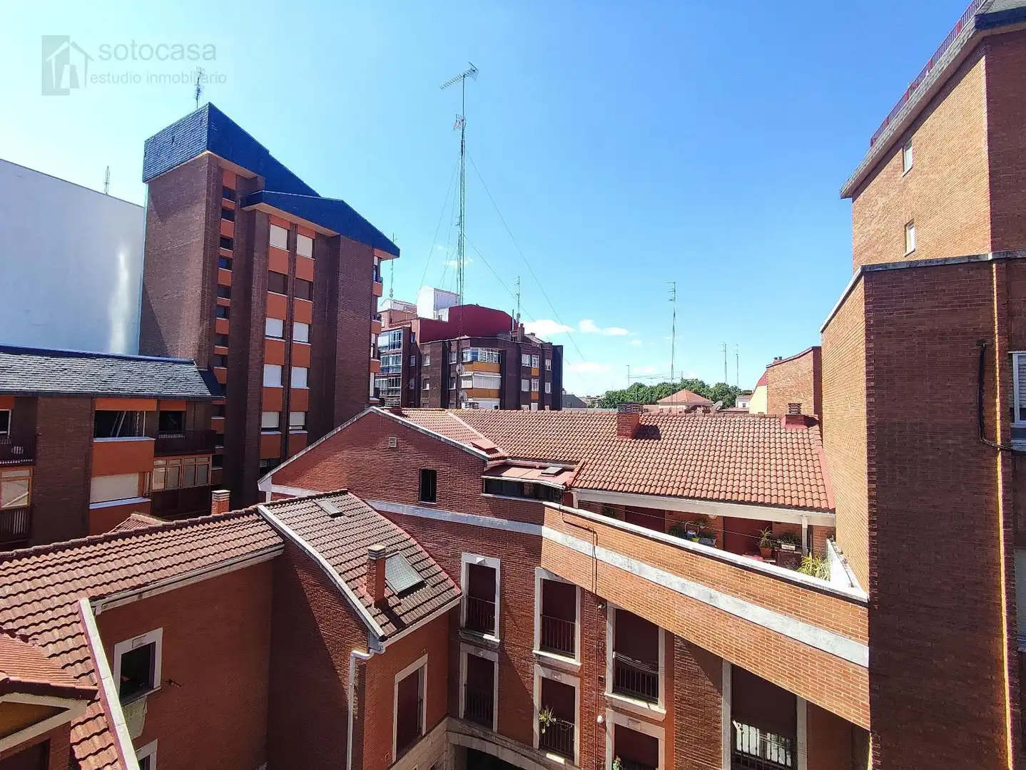 Vista exterior de Àtic en venda en Valladolid amb Calefacció