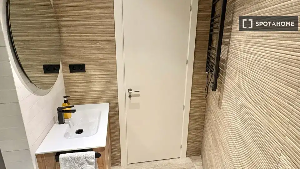 Baño de Piso de alquiler en Madrid con Aire acondicionado, Calefacción y Amueblado