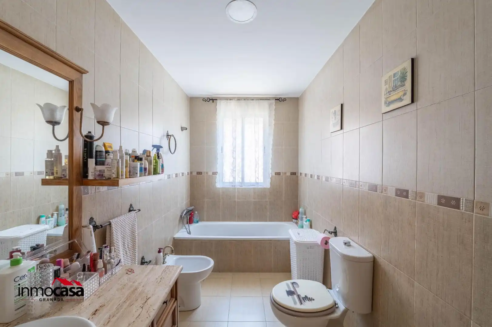 Baño de Casa adosada en venta en Jun con Aire acondicionado, Jardín privado y Piscina