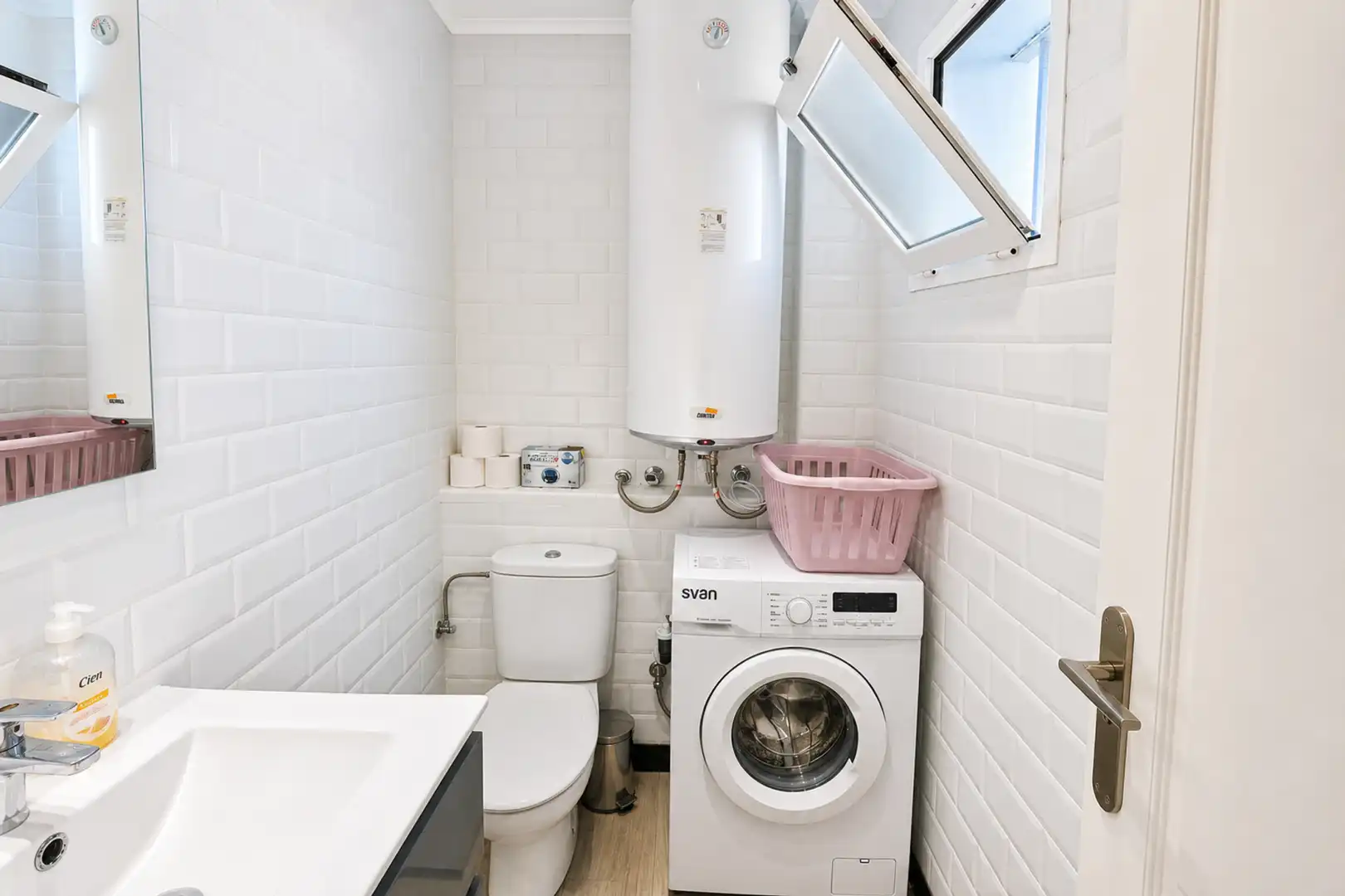 Bathroom of Ground floor for sale in Manilva  with Air Conditioner, Terrace and Swimming Pool