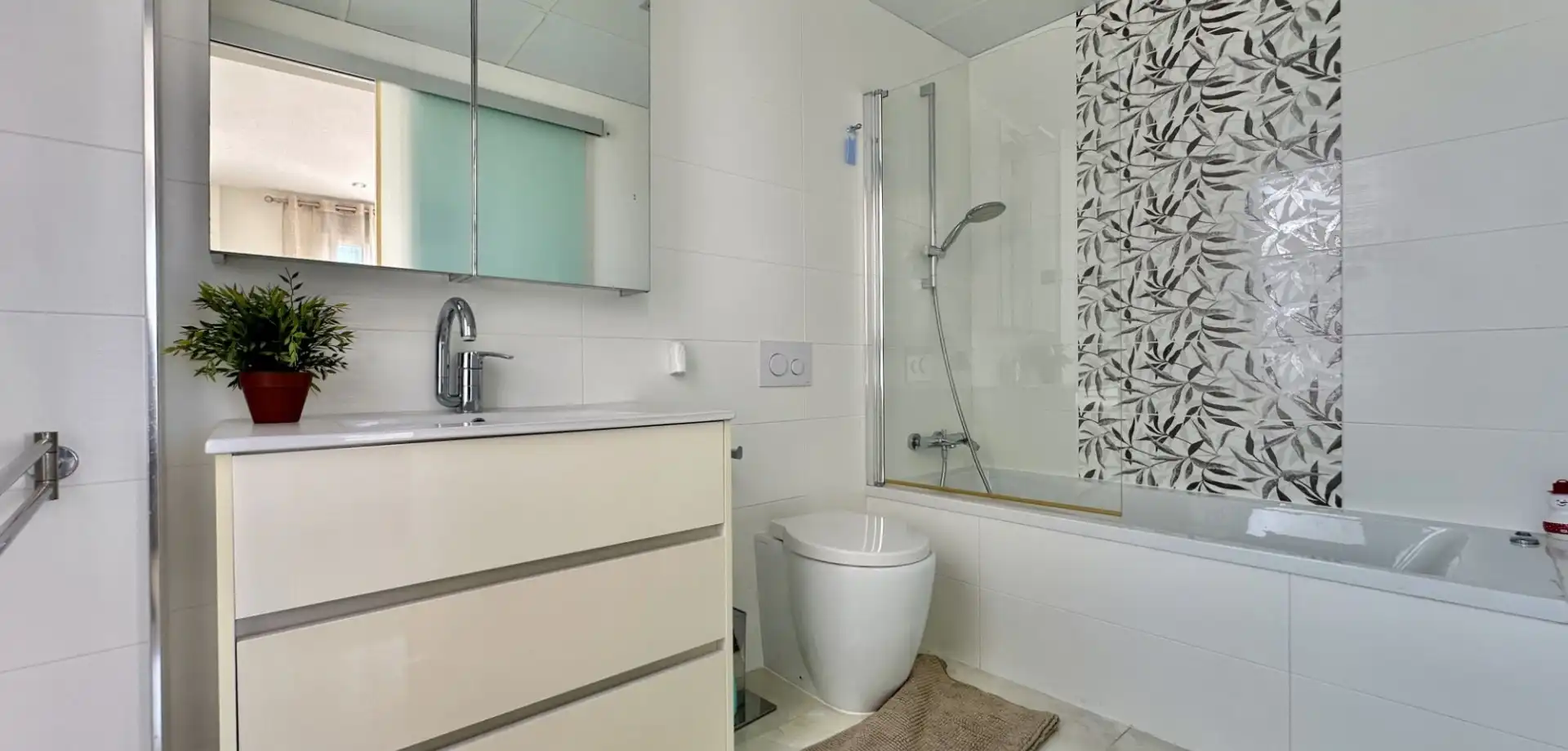 Bany de Casa o xalet en venda en Orihuela amb Aire condicionat, Jardí privat i Terrassa