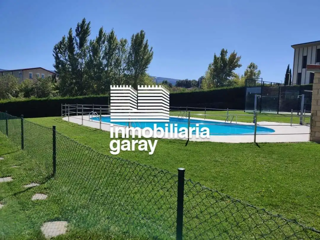 Jardín de Dúplex en venta en Villarcayo de Merindad de Castilla la Vieja con Calefacción