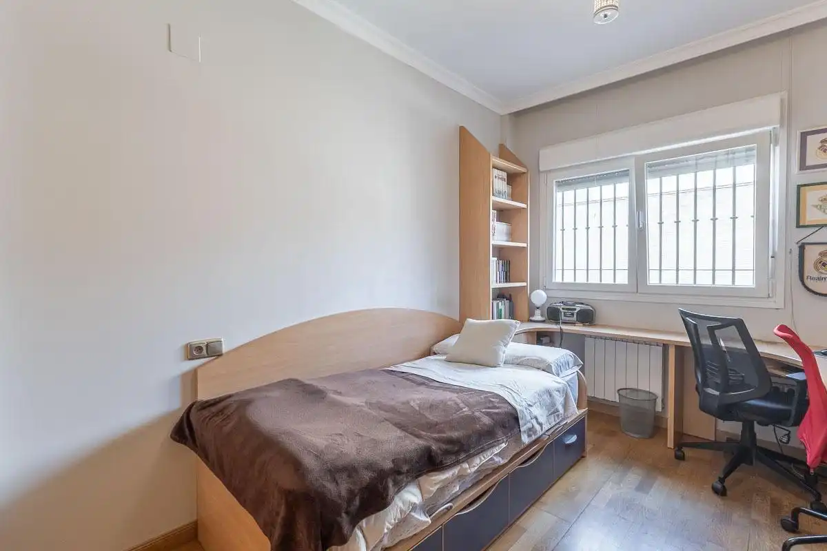 Habitación de Casa adosada en venta en Granada con Calefacción, Jardín privado y Terraza