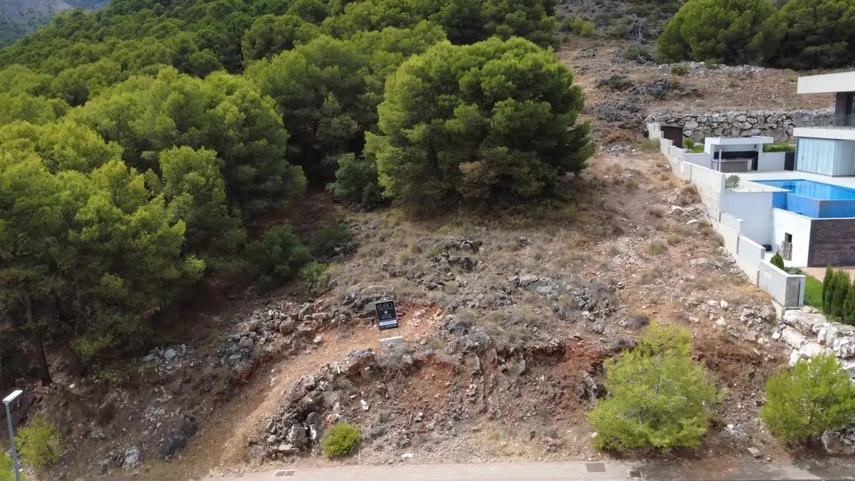 Residential land for sale in Calle Cañete la real