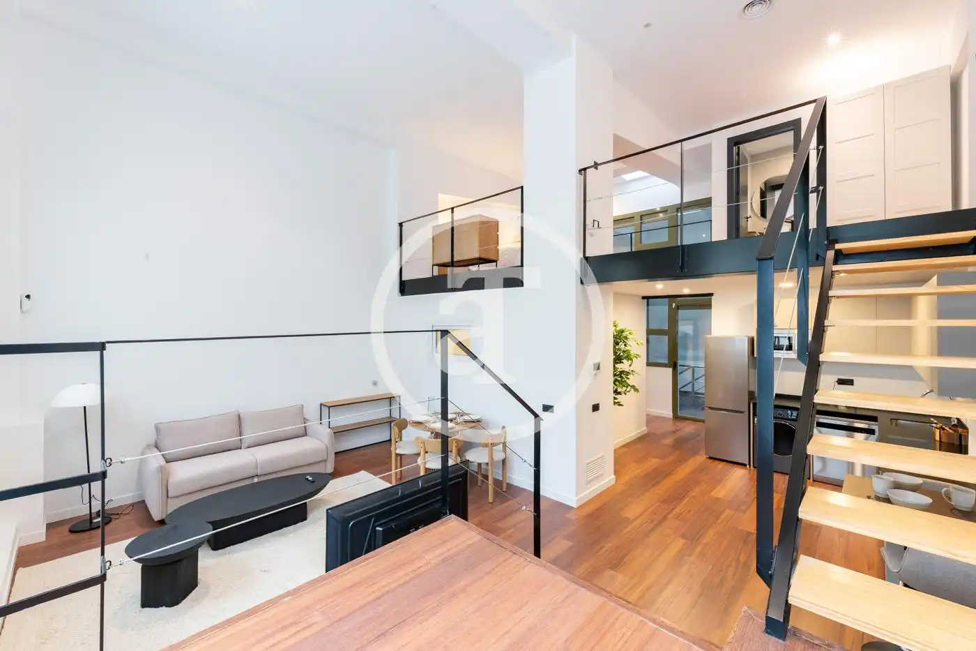 Sala d'estar de Dúplex de lloguer en Madrid amb Aire condicionat, Calefacció i Moblat
