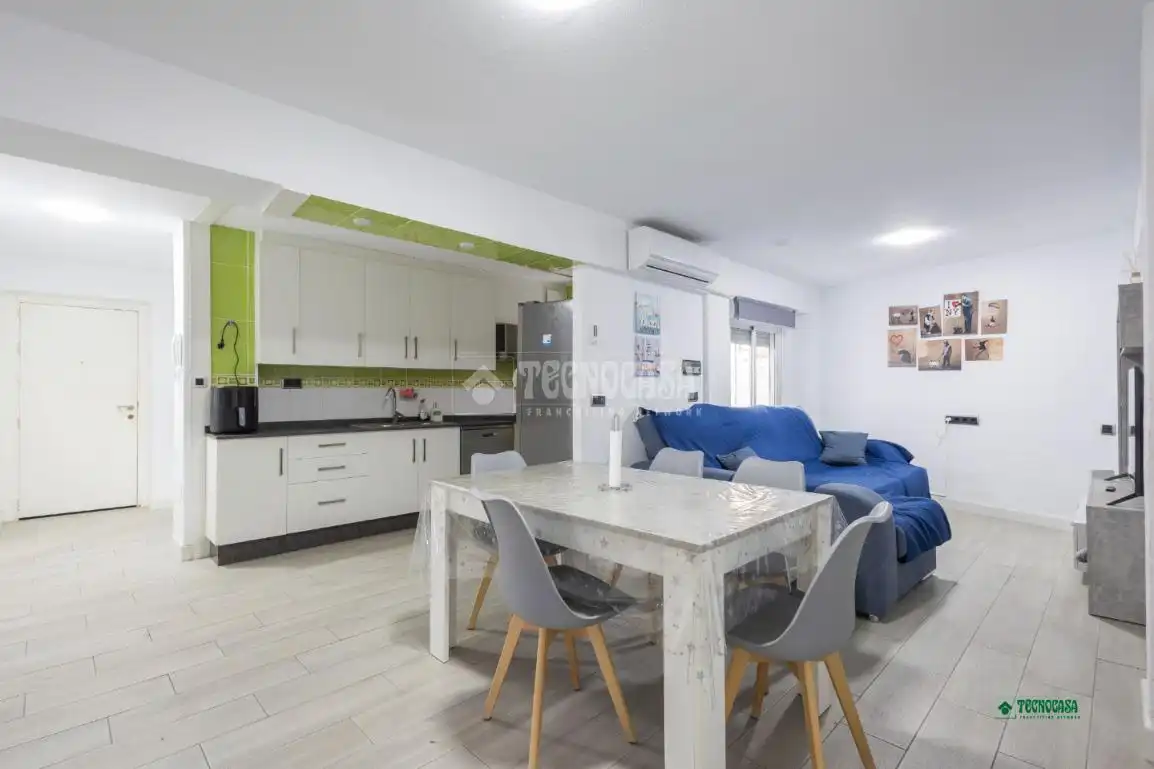 Sala de estar de Piso en venta en Almería