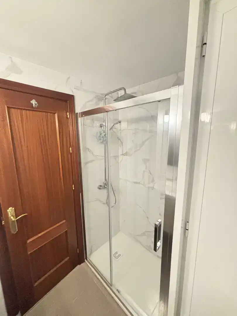 Bathroom of Flat for rent in Torremolinos  with Air Conditioner, Private garden and Swimming Pool