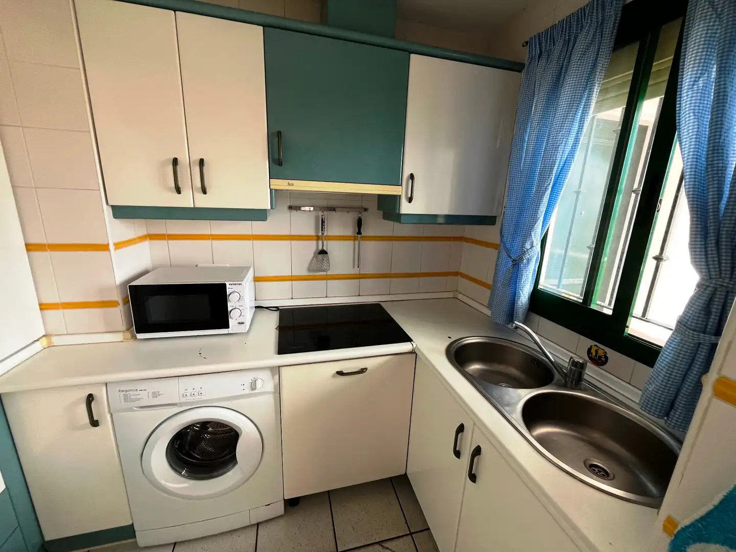Cocina de Piso en venta en Almonte con Amueblado, Lavadora y Microondas