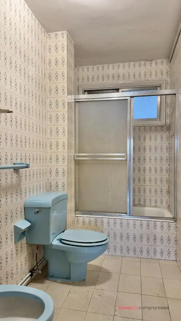Baño de Piso en venta en Vigo  con Calefacción, Terraza y Balcón