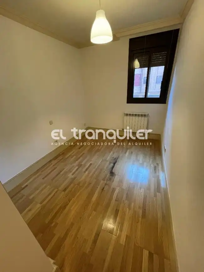 Bedroom of Flat for rent in Alcalá de Henares  with Air Conditioner, Parquet flooring and Swimming Pool