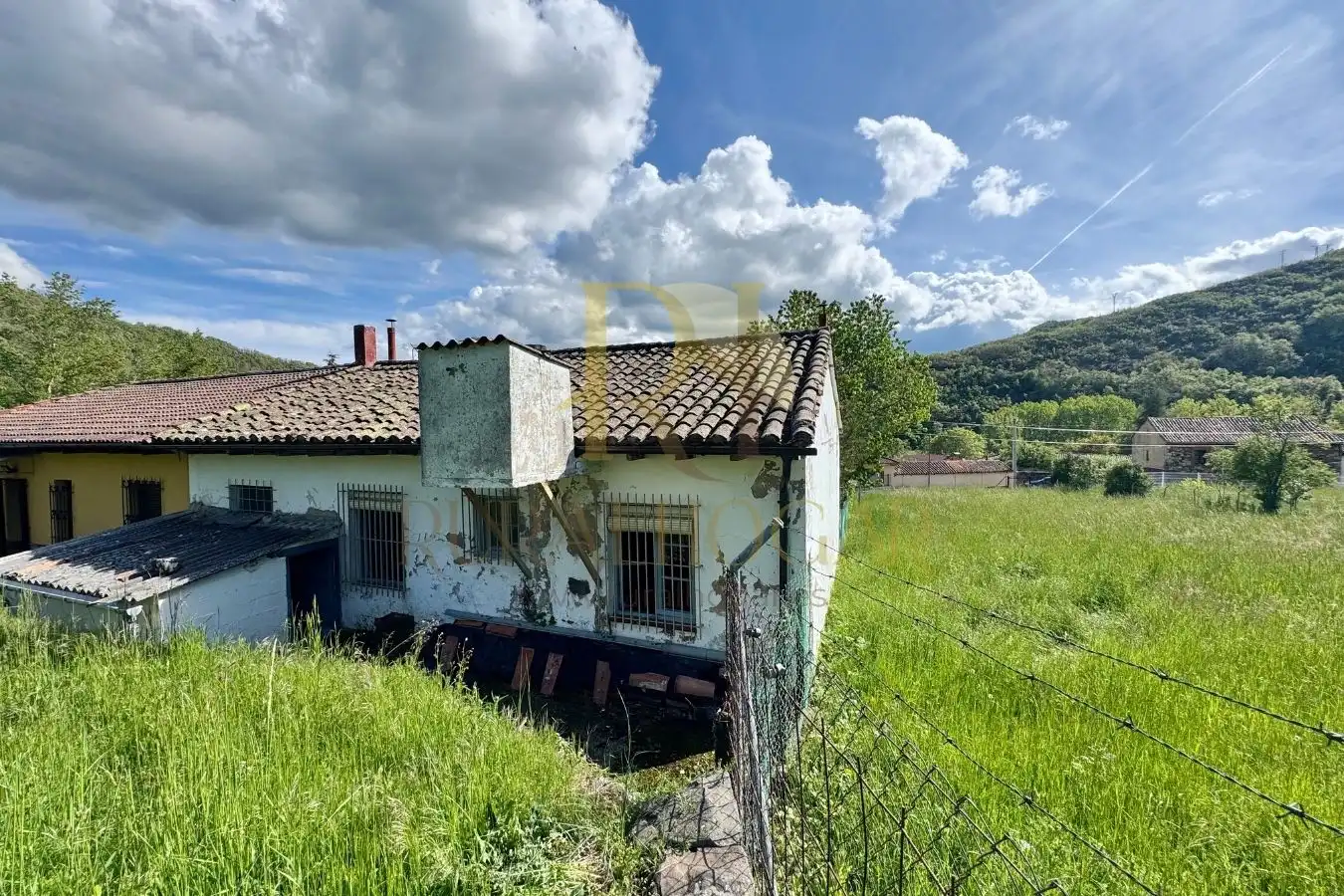 Houses for sale in Matallana de Torío  with Heating and Private garden