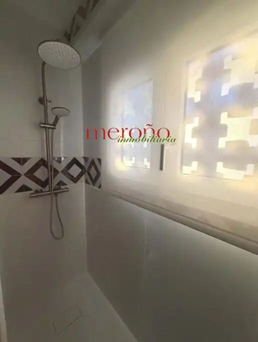 Bany de Apartament de lloguer en Santa Pola amb Terrassa i Moblat