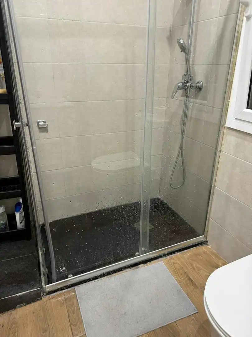 Badezimmer von Wohnung zur untervermieten in Badalona mit Möbliert und Waschmaschine