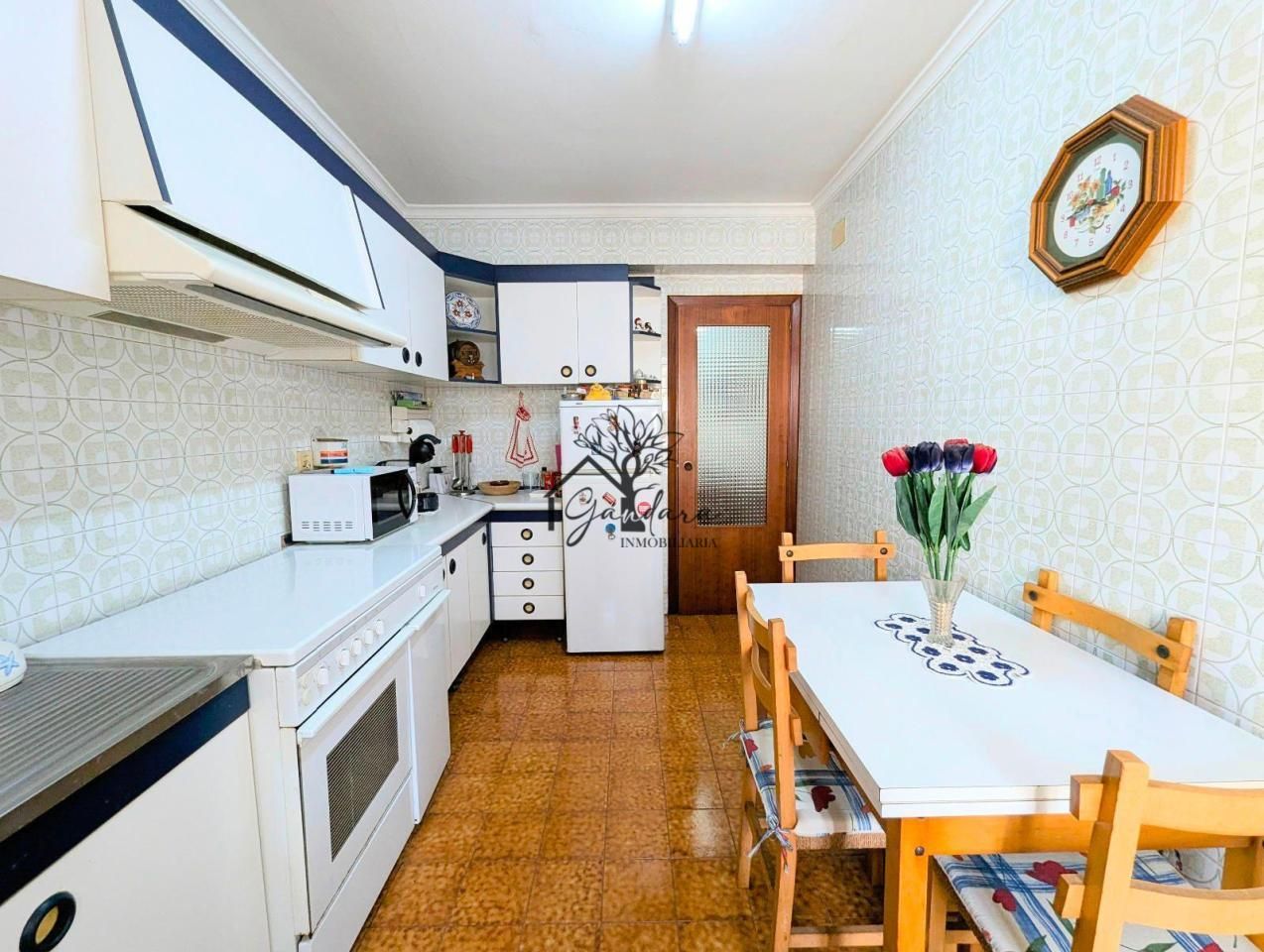 Cuina de Pis en venda en Ferrol amb Calefacció, Parquet i Terrassa
