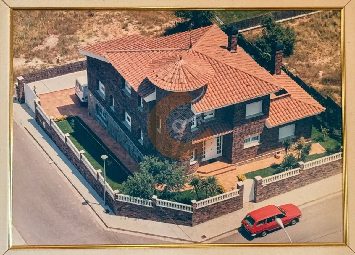 Vista exterior de Casa o xalet en venda en El Vendrell amb Calefacció, Jardí privat i Piscina