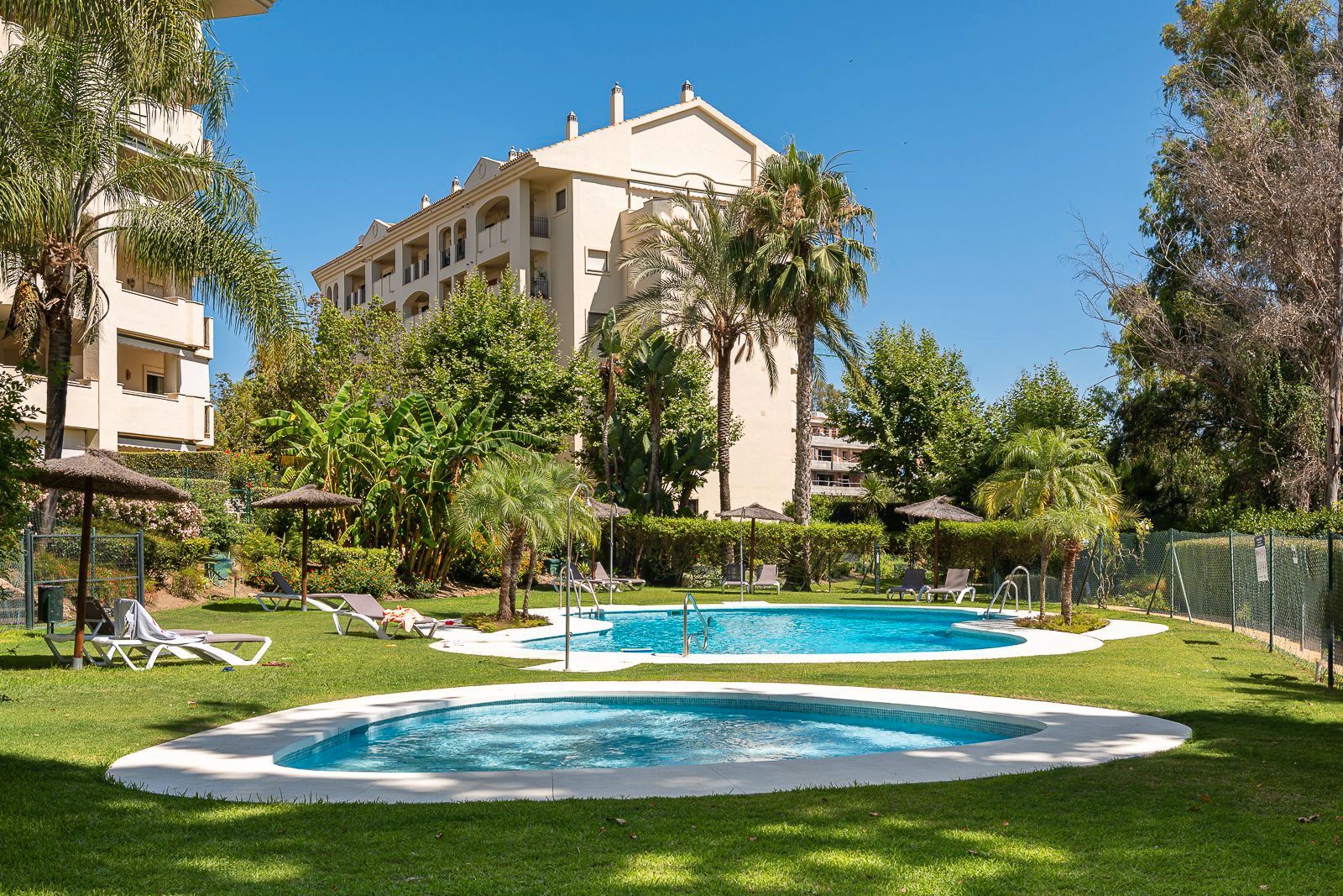 Jardí de Pis en venda en Marbella amb Aire condicionat, Terrassa i Traster