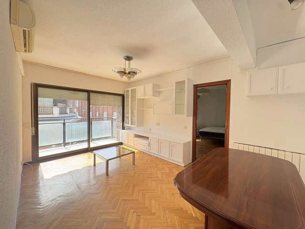 Außenansicht von Wohnung zur Miete in Madrid mit Klimaanlage, Heizung und Parkett