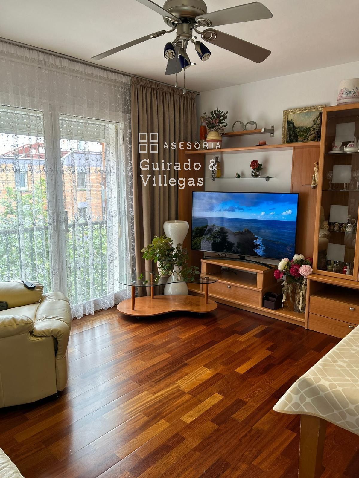 Sala d'estar de Pis en venda en Badalona amb Aire condicionat, Parquet i Moblat
