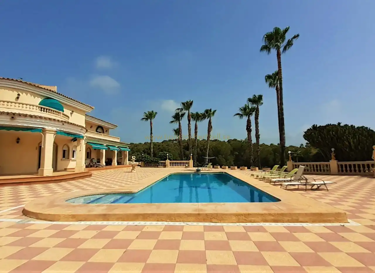 Piscina de Casa o xalet en venda en Pueblo - Urbanizaciones