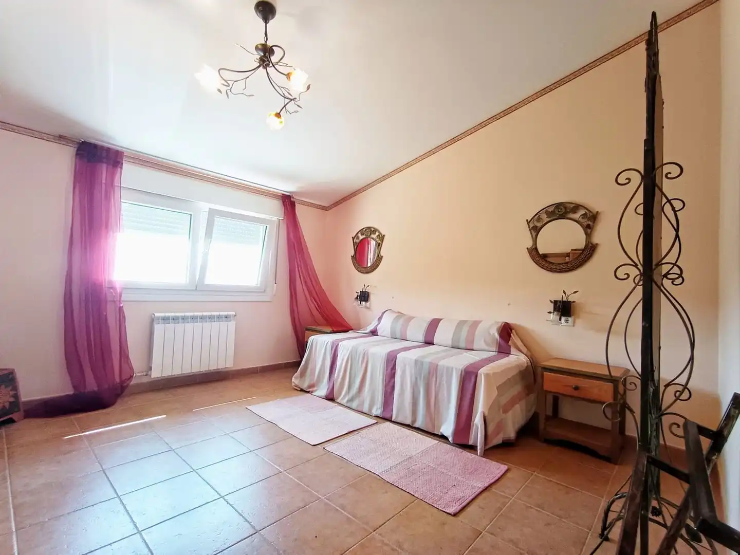 Dormitori de Casa o xalet en venda en Pontevedra Capital  amb Jardí privat, Terrassa i Traster