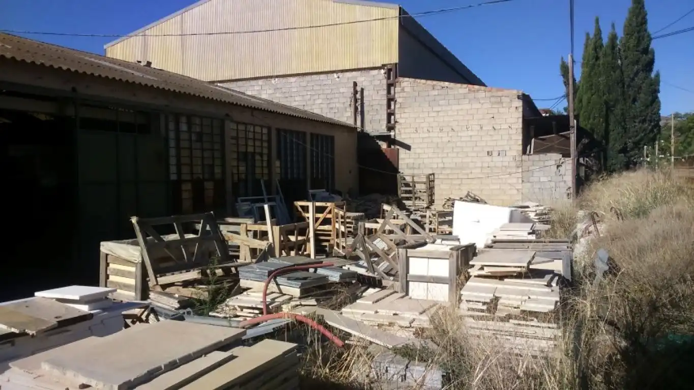 Vista exterior de Casa o xalet en venda en Badajoz amb Jardí privat, Terrassa i Traster