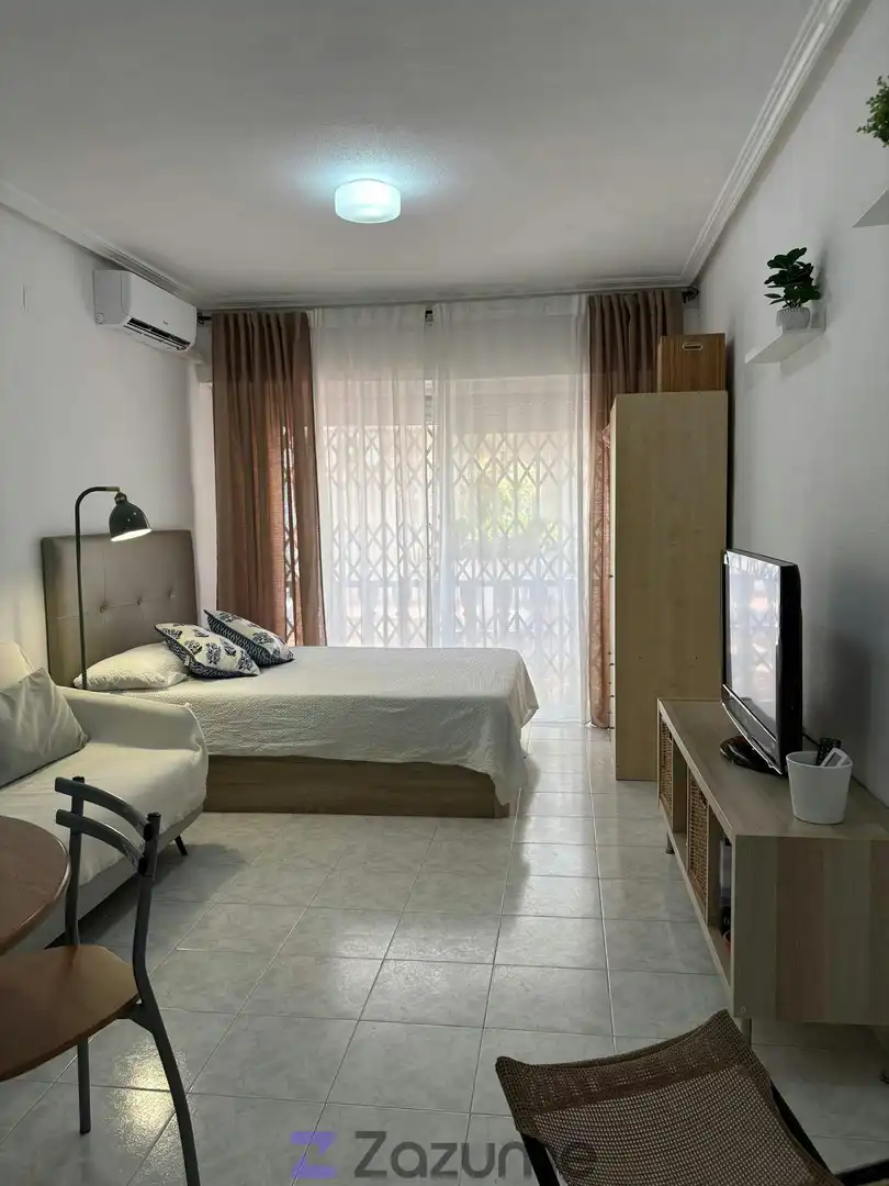 Schlafzimmer von Wohnung zur Miete in Torrevieja mit Klimaanlage, Heizung und Möbliert