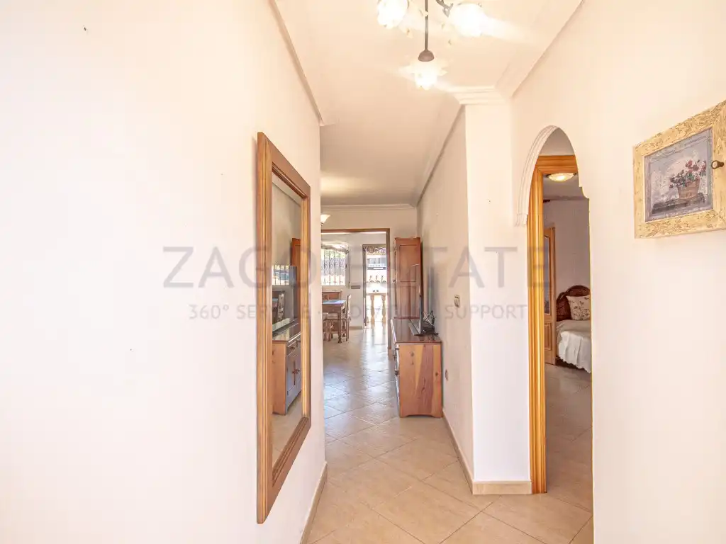 Casa adosada en venta en La Nucia con Jardín privado, Amueblado y Horno