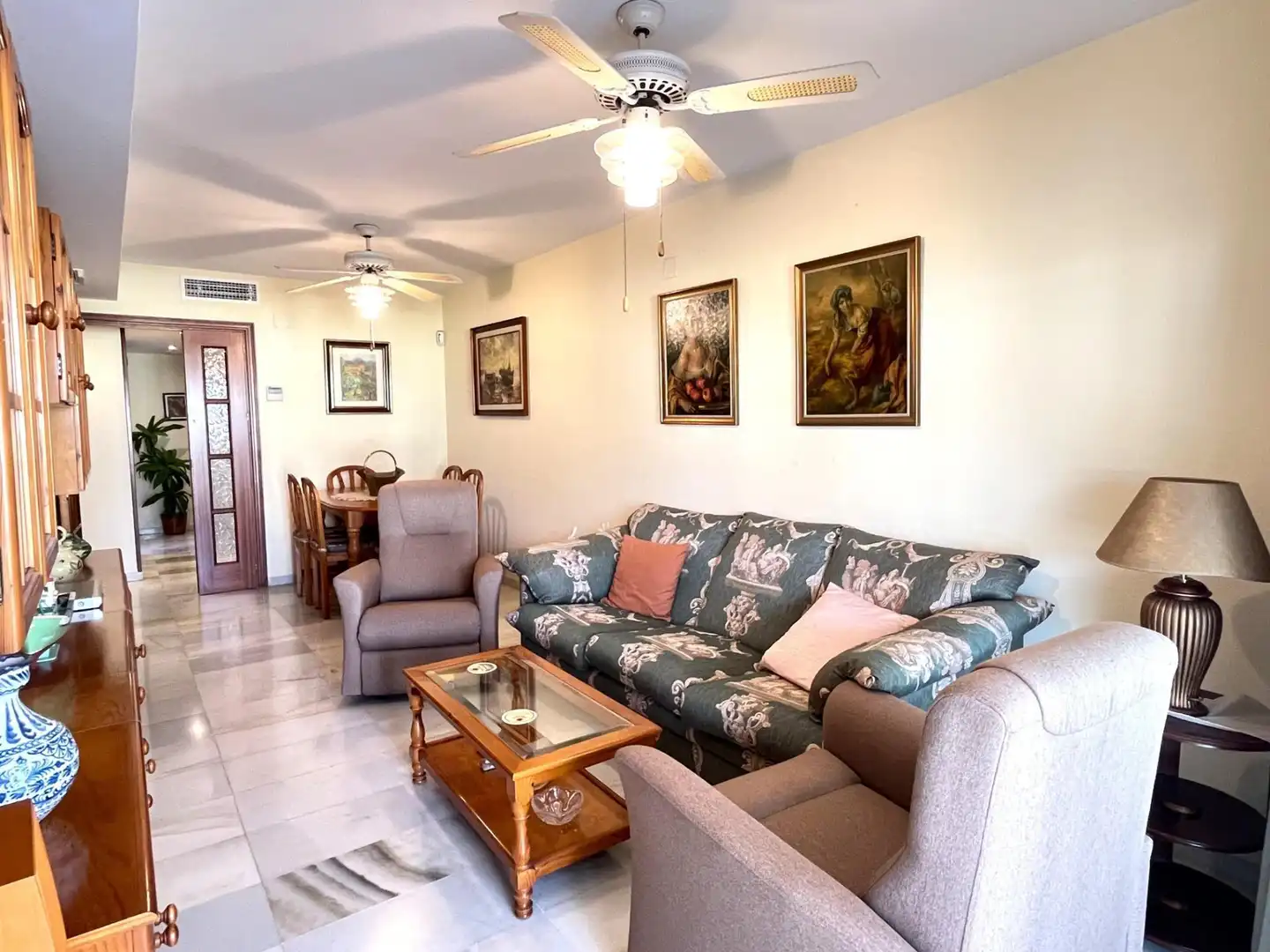 Wohnzimmer von Wohnungen zum Verkauf in Fuengirola mit Gemeinschaftspool