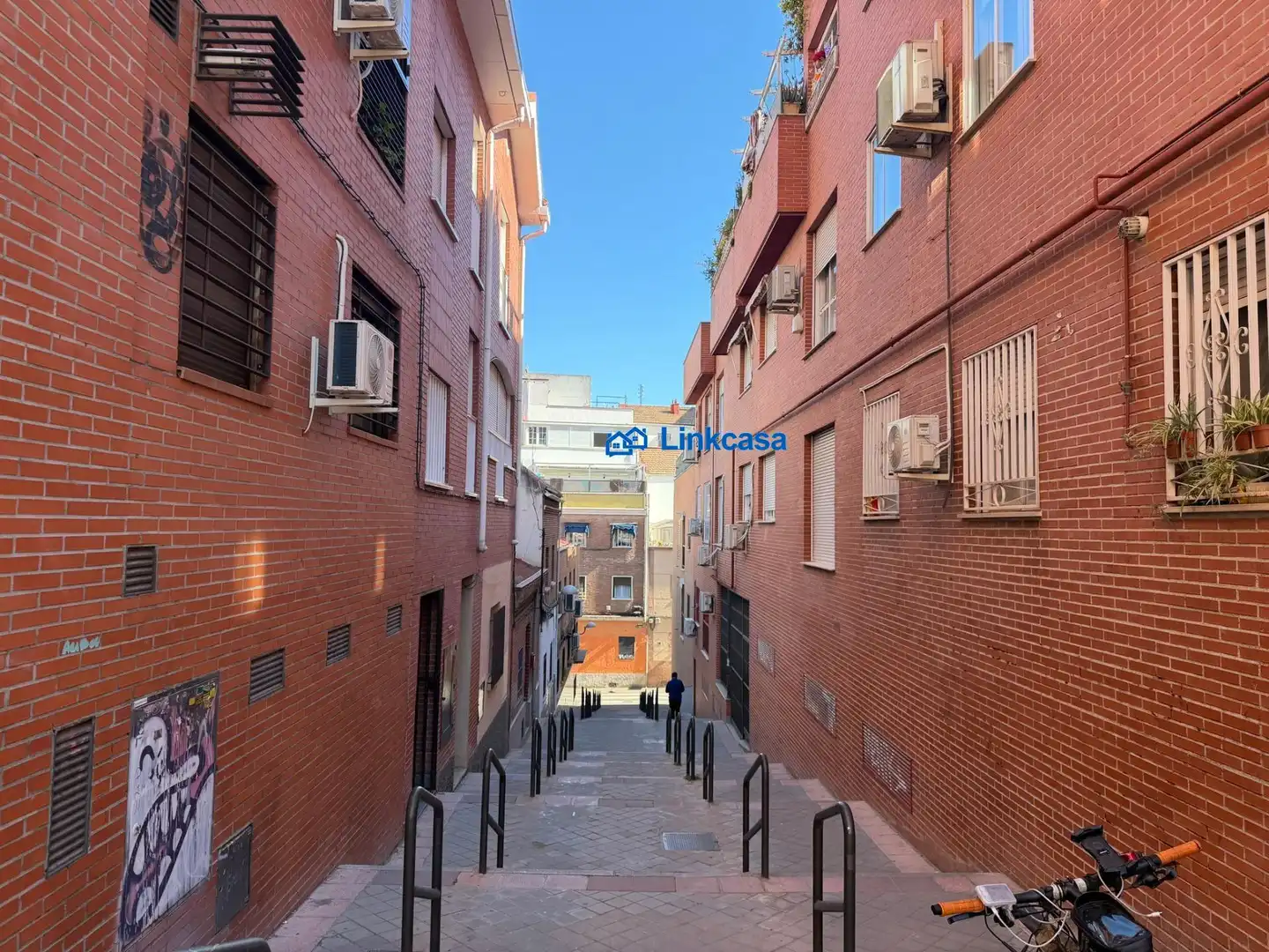 Vista exterior de Piso en venta en Madrid con Calefacción, Terraza y Balcón