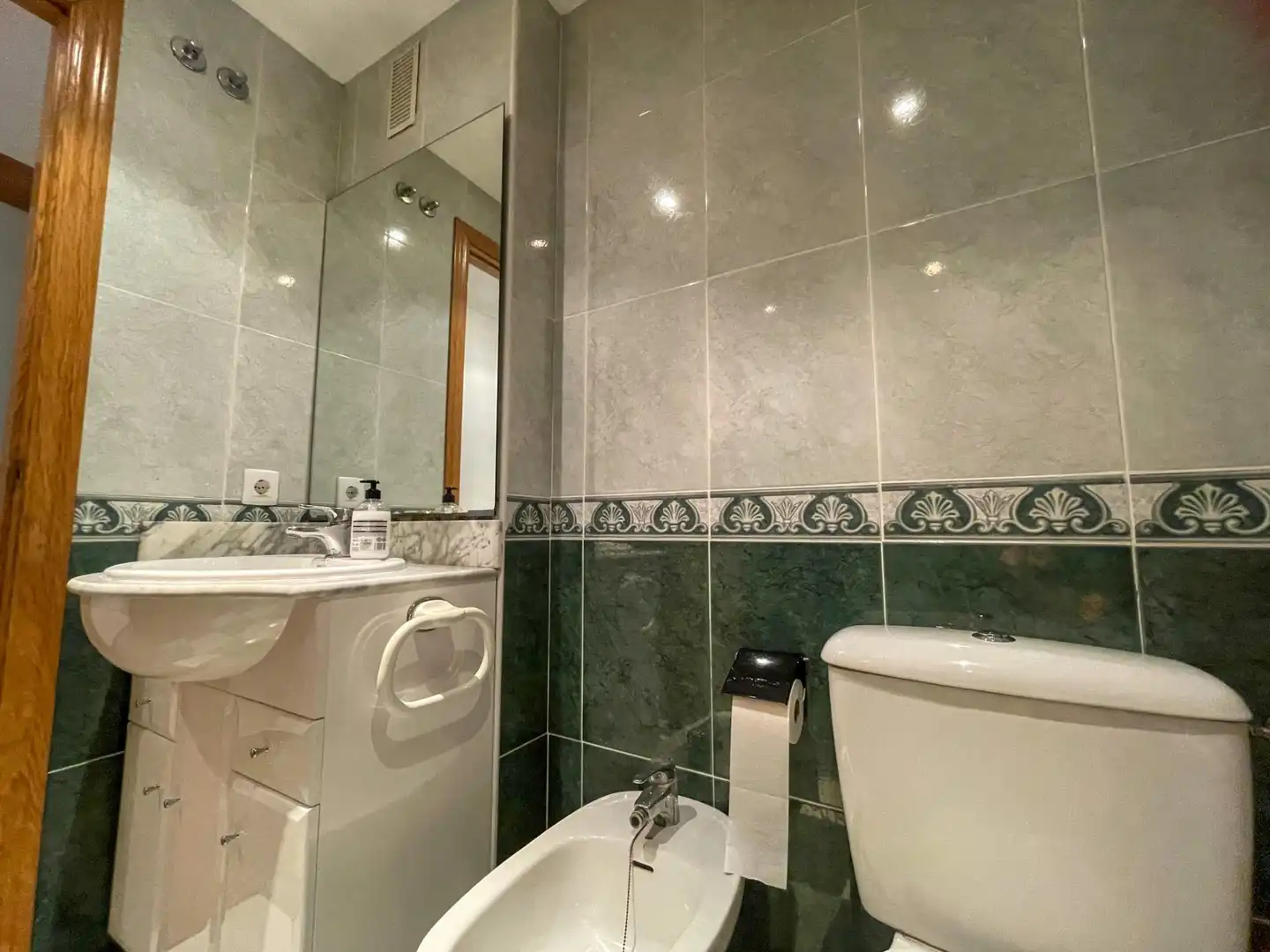 Baño de Piso para compartir en Moncada con Amueblado y Balcón