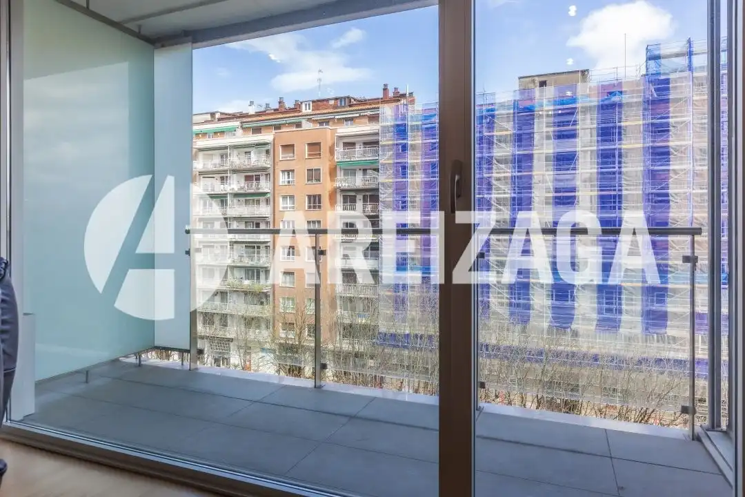 Habitación de Piso en venta en Donostia - San Sebastián  con Calefacción, Terraza y Balcón