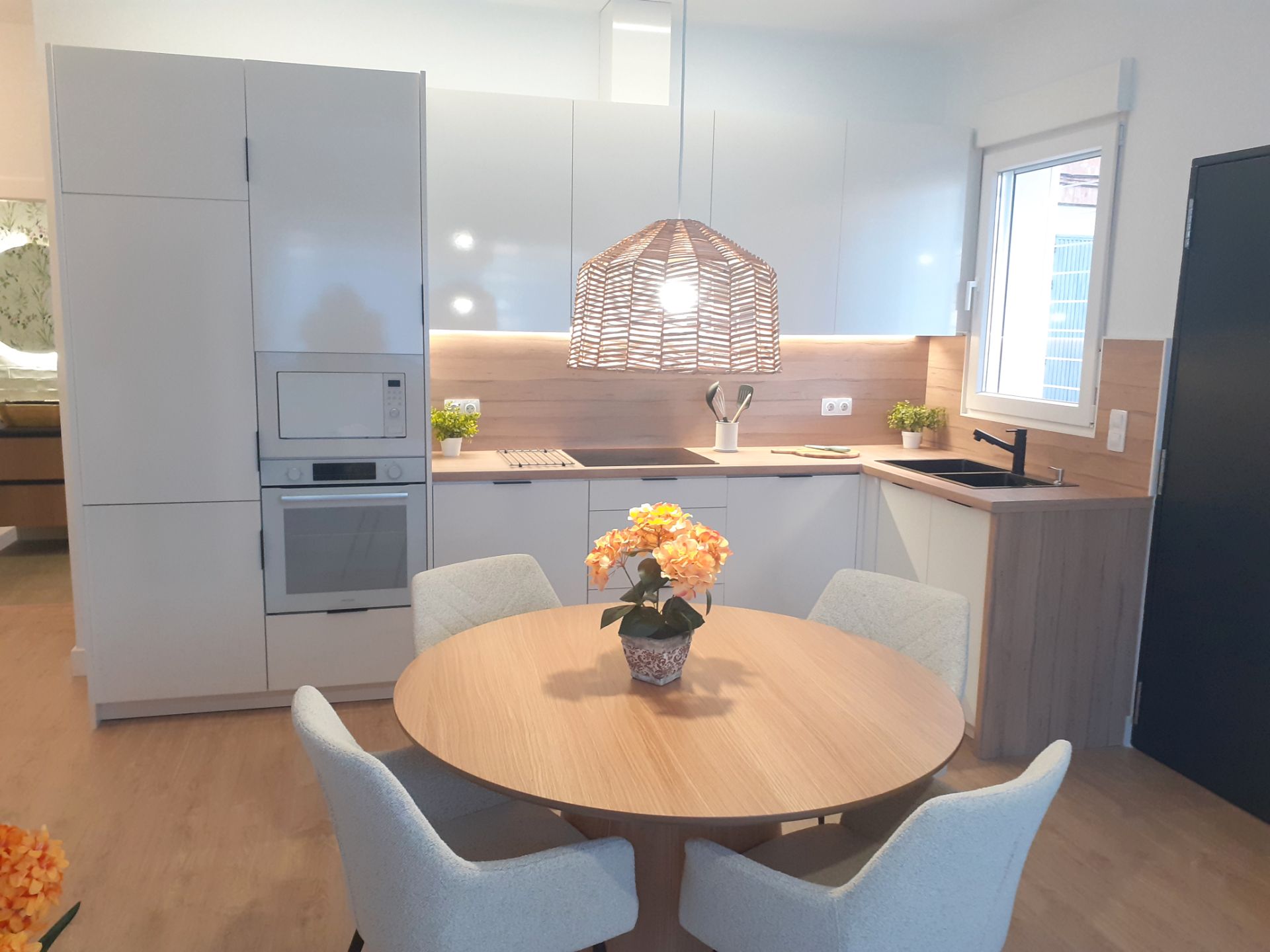 Kitchen of Flat for sale in  Granada Capital  with Air Conditioner, Heating and Parquet flooring
