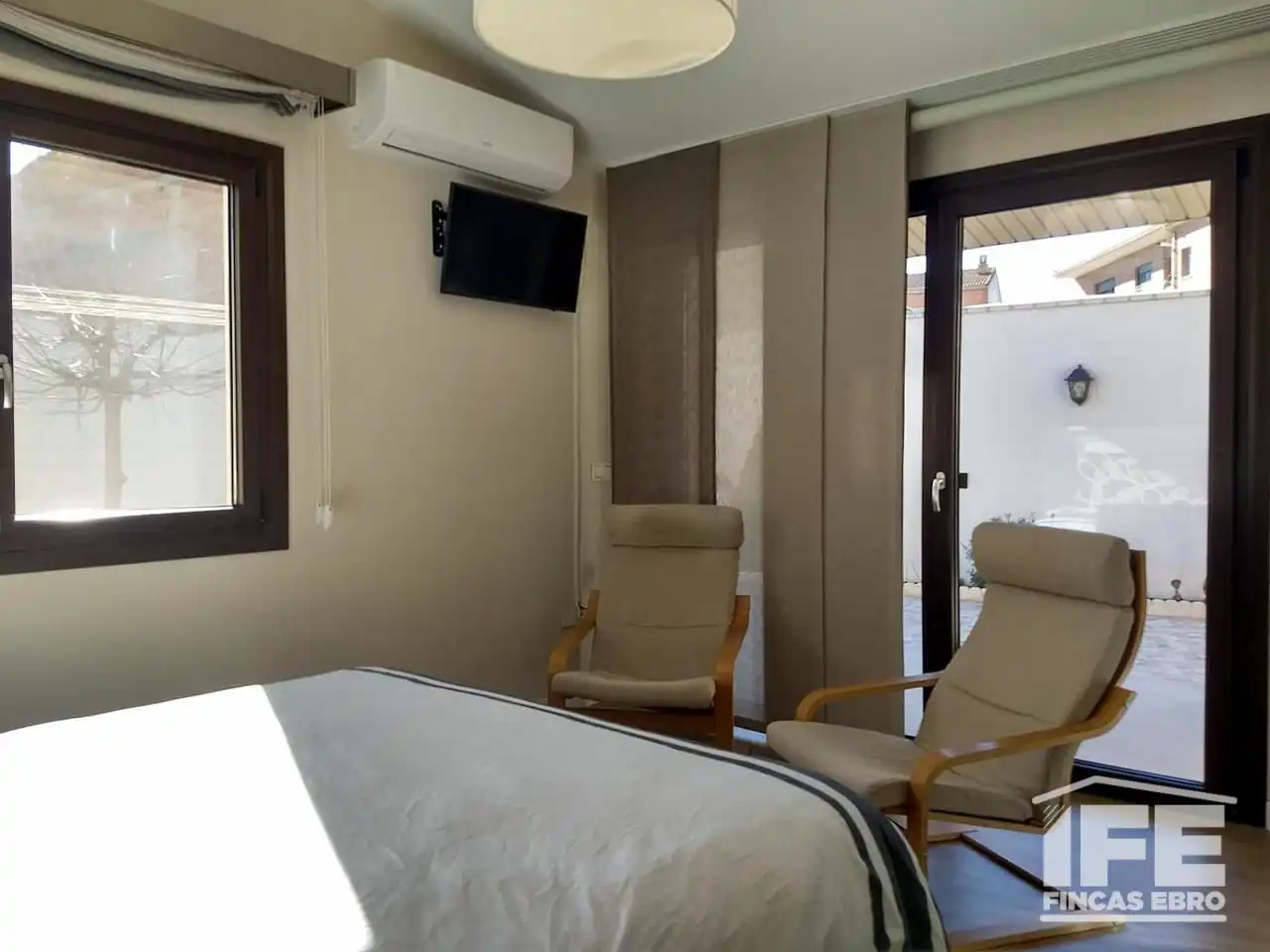Dormitori de Casa o xalet en venda en Alagón amb Aire condicionat, Calefacció i Jardí privat