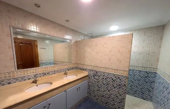 Baño de Casa o chalet de alquiler en Linares con Aire acondicionado, Terraza y Amueblado